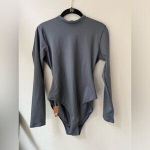🩶SKIMS SWIM LONG SLEEVE ONE PIECE ZIPPER BACK SWIMSUIT GUNMETAL L